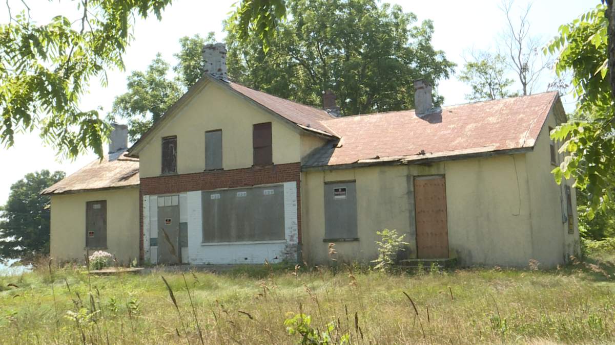 The Ministry will seemingly not be swayed in its plans to demolish two heritage homes on Sandbanks Provincial Park property, despite efforts from local heritage enthusiasts.