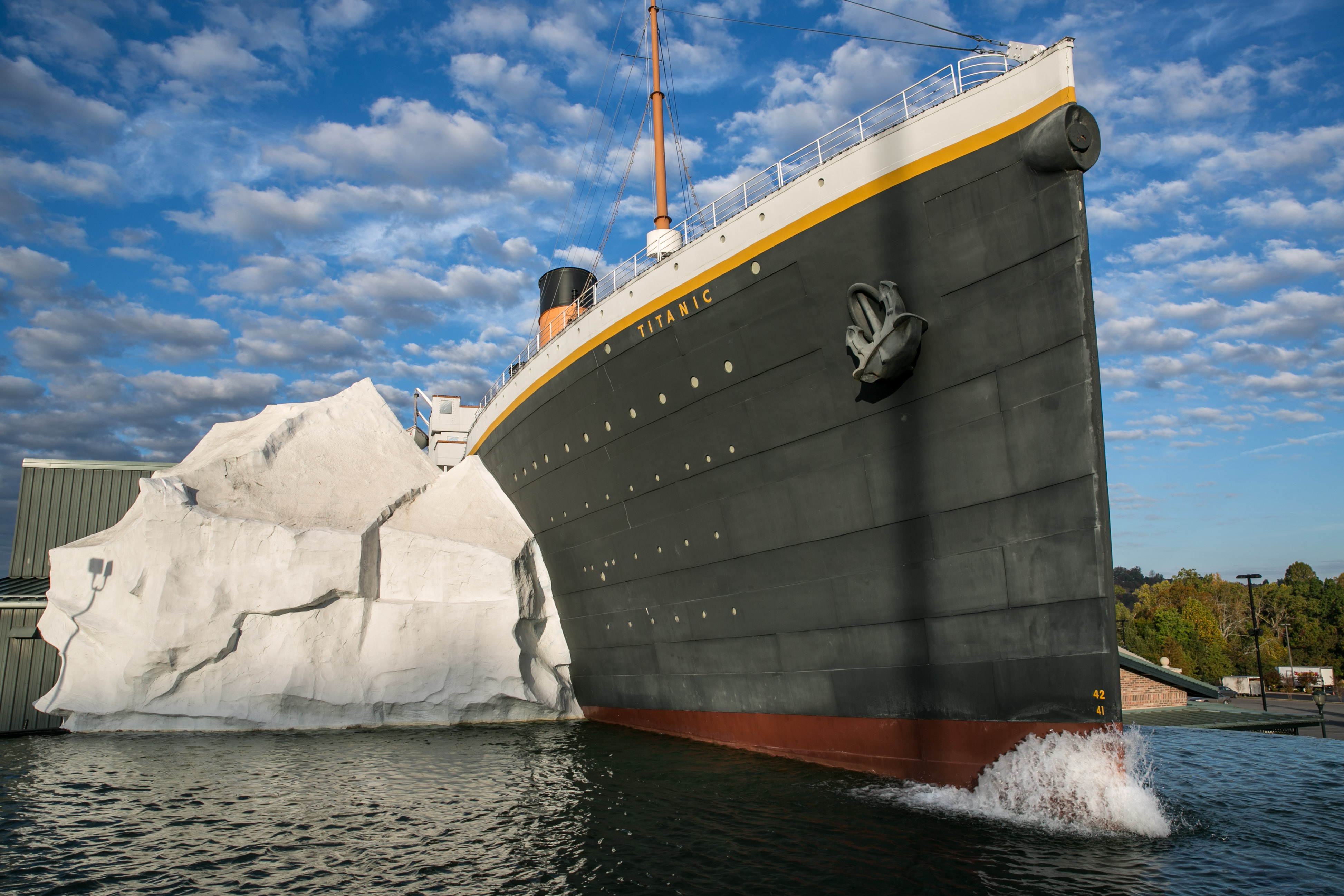 3 injured after 'iceberg' at Titanic museum collapses - National |  