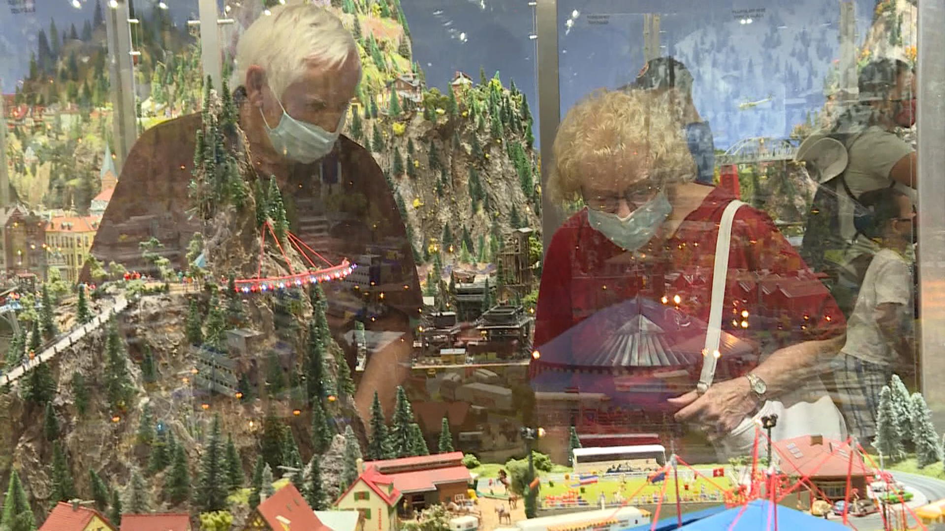 It S Our Own Fantasy Miniature World Osoyoos Desert Model Railroad To Close After 18 Years Okanagan Globalnews Ca