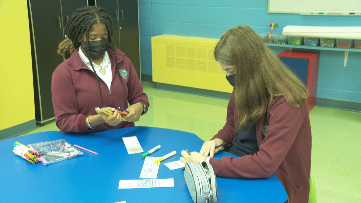 Taneia Hinkson-Belone and Samantha D’Amico make bookmarks to thank donors. Thursday, Sept. 16, 2021. Robert MacGregor/Global News