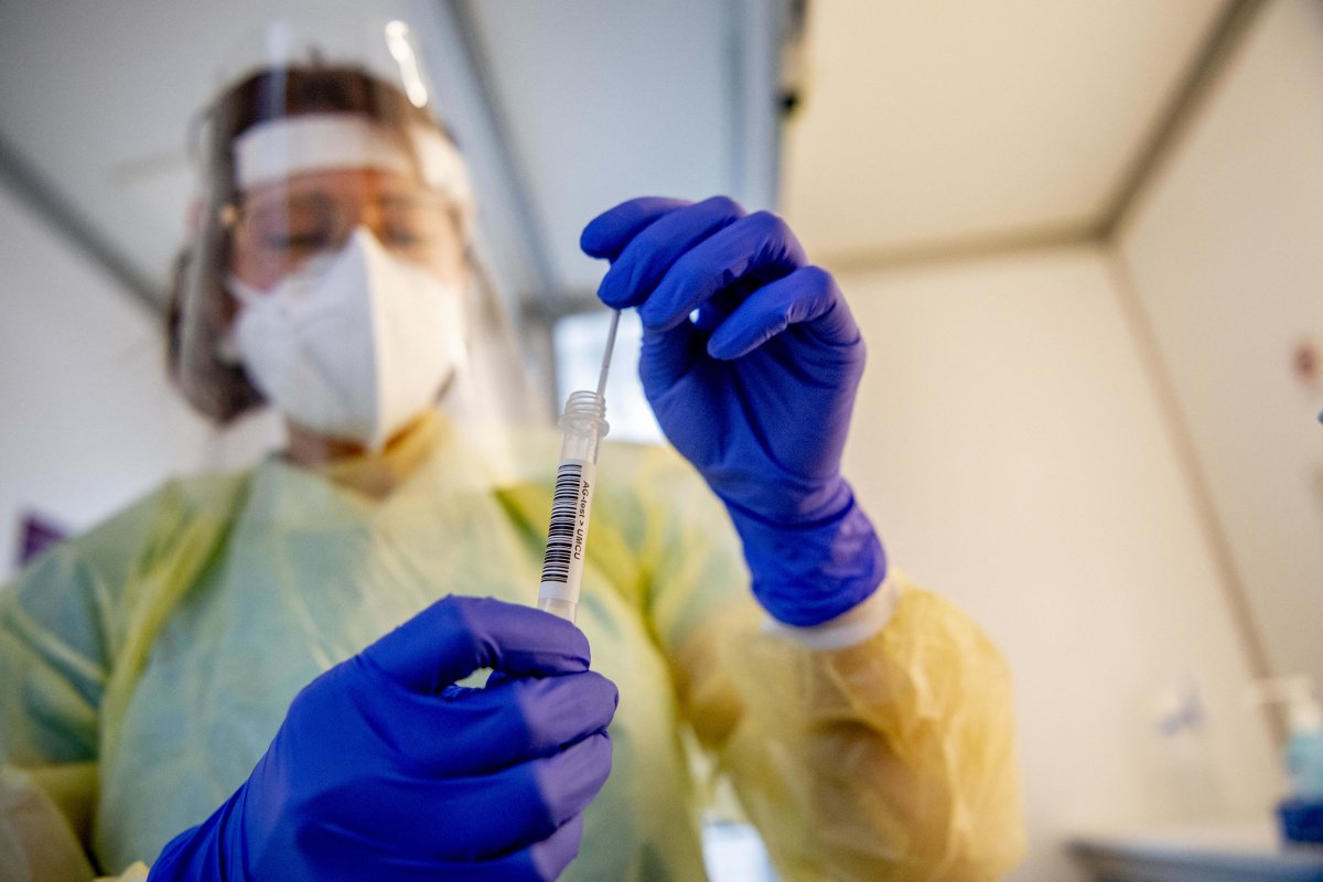 People get PCR or antigen test on August 30, 2021 in Utrecht, Netherlands.