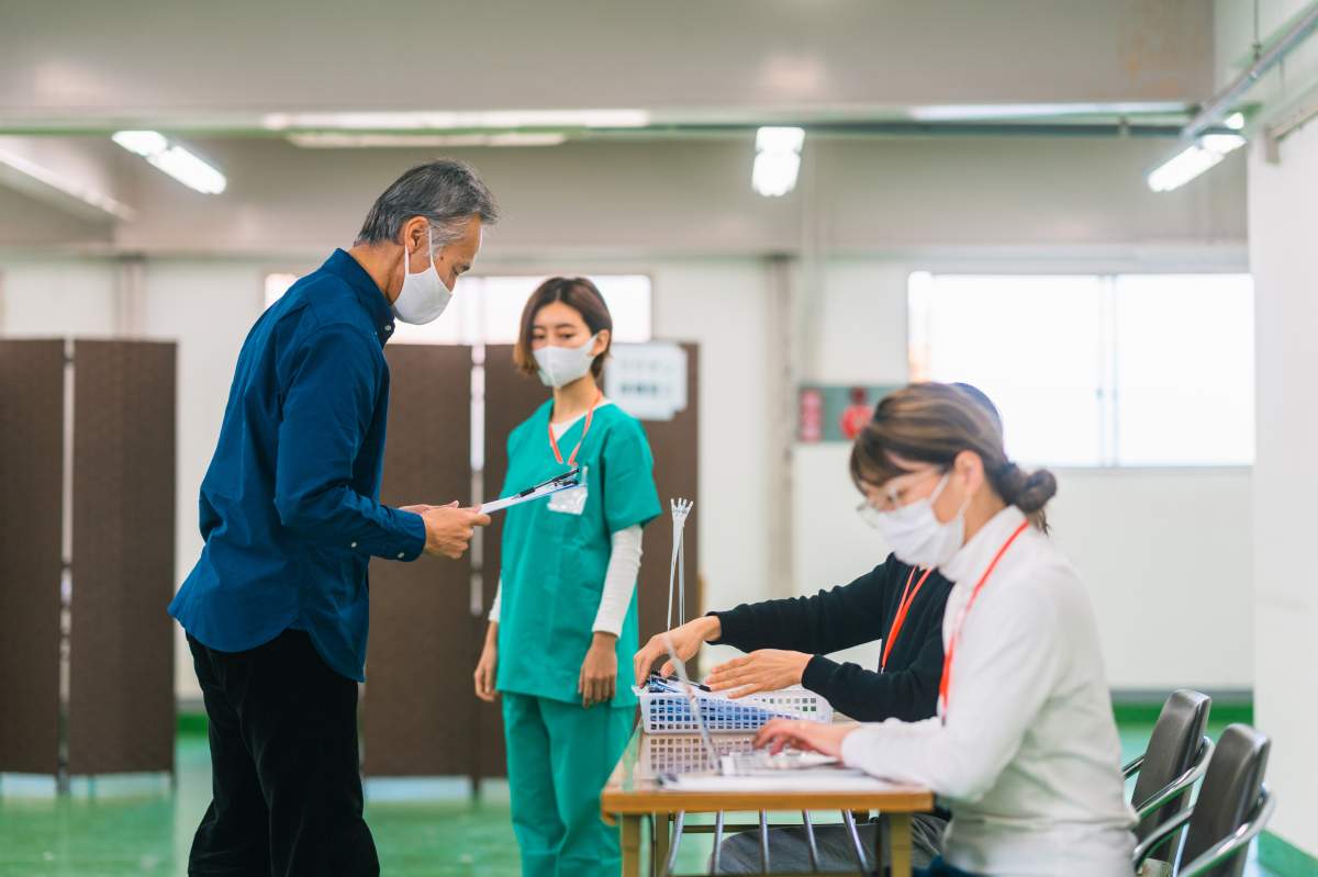 Can non-unionized employees be fired for refusing the COVID-19 vaccine? - image