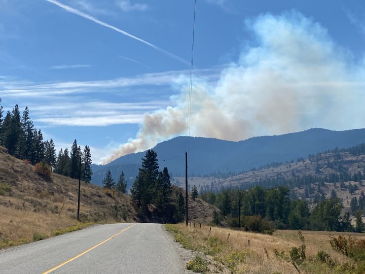 Evacuation alert issued for 50-hectare Hedges Butte wildfire in South ...