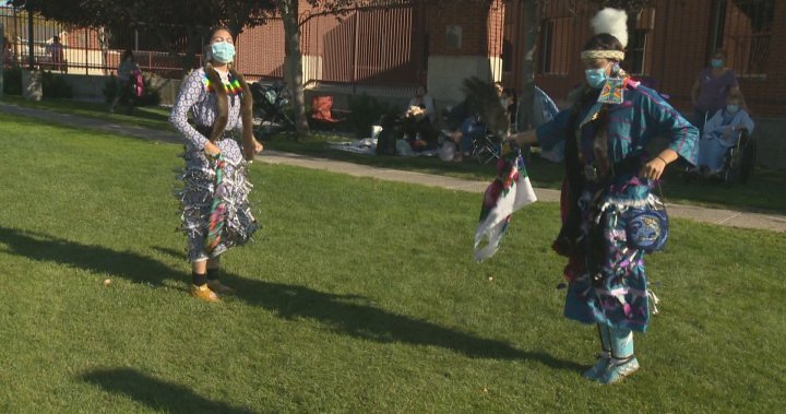 Indigenous teenagers perform healing dances to help loved ones, others recover from COVID-19 | Globalnews.ca