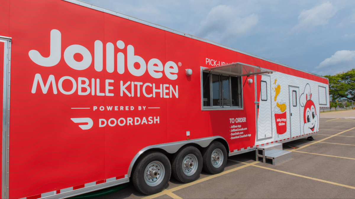 Filipino fast-food chain Jollibee's mobile kitchen in Hamilton, Ont. on Sept. 1, 2021 in the southwest corner of CF Lime Ridge shopping centre.