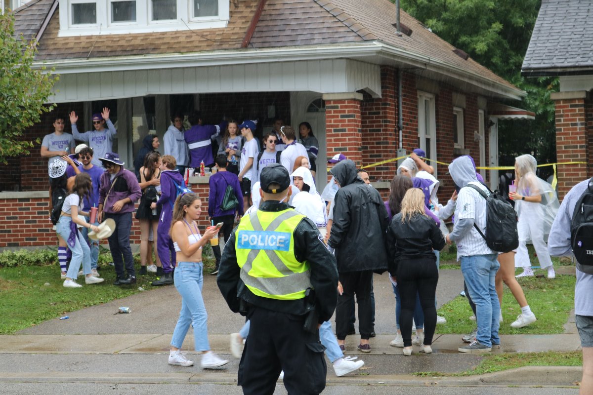 Students partying on Broughdale Avenue as police monitor crowd sizes during homecoming weekend. Sept. 25, 2021.
