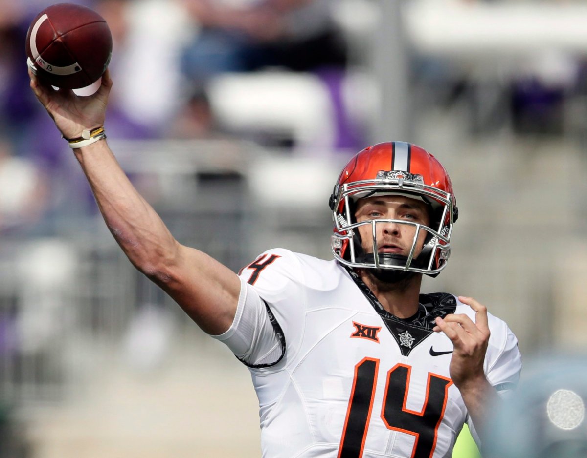 Oklahoma State quarterback Taylor Cornelius (14) passes to a teammate during the second half of an NCAA college football game against Kansas State in Manhattan, Kan., Saturday, Oct. 13, 2018. 