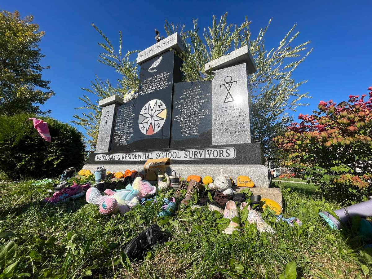 Wekoqma'q First Nation monument