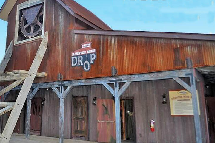 Girl 6 dies on haunted mine ride at Colorado amusement park