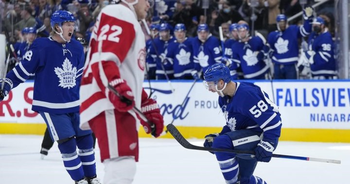 Tavares leads Maple Leafs over Red Wings