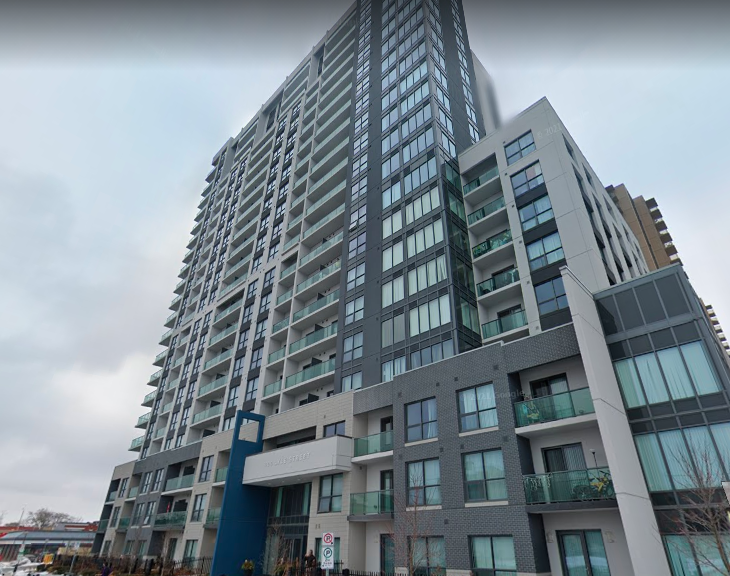 The apartment building located at Lyle and King streets, where a young child reportedly fell off a balcony and died Saturday, Oct. 2, 2021.
