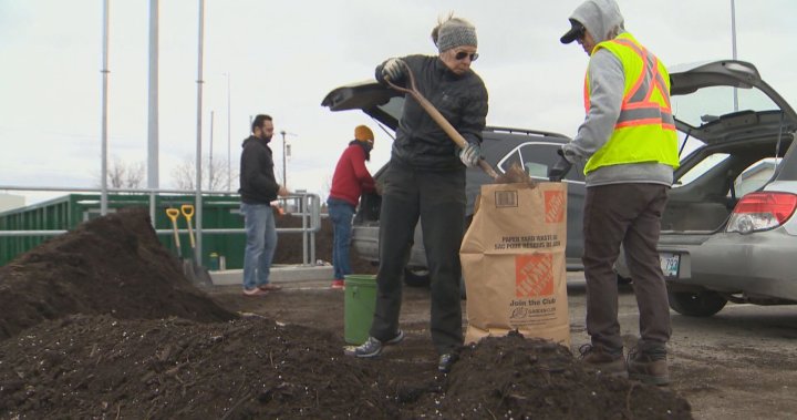 Winnipeg composting pilot diverts 440K kg of food waste from landfill after 1 year