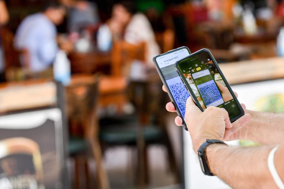 SKOPJE, Aug. 16, 2021  A restaurant worker scans the QR code to check up the document confirming that the visitor has been vaccinated against COVID-19 in Skopje, North Macedonia, Aug. 16, 2021. (Photo by Tomislav Georgiev/Xinhua) (Credit Image: © Tomislav Georgiev/Xinhua via ZUMA Press).