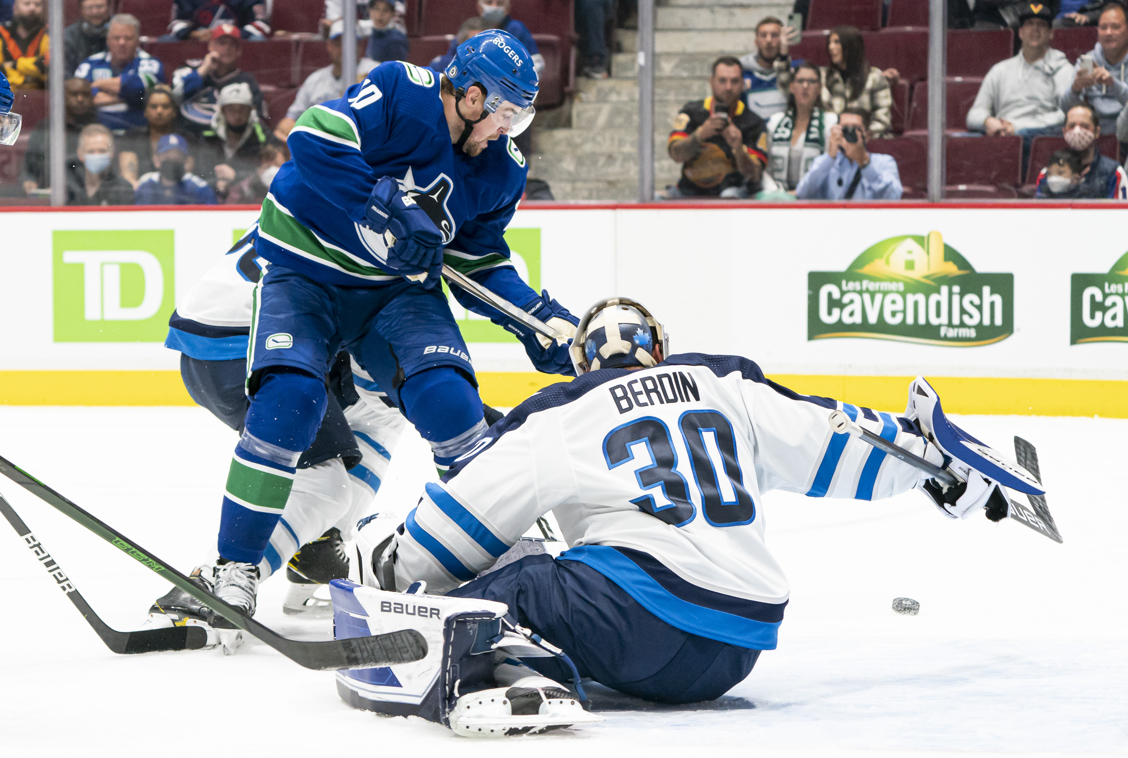 Vancouver Canucks Edge Winnipeg Jets 3-2 In Pre-season Action ...