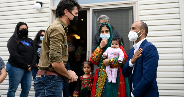 Trudeau meets with Afghan refugees in start to Thanksgiving weekend