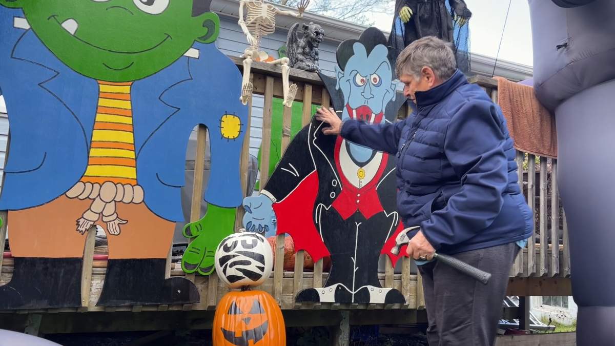 Barb Reicker tells Global News she starts decorating each year on Oct. 1.