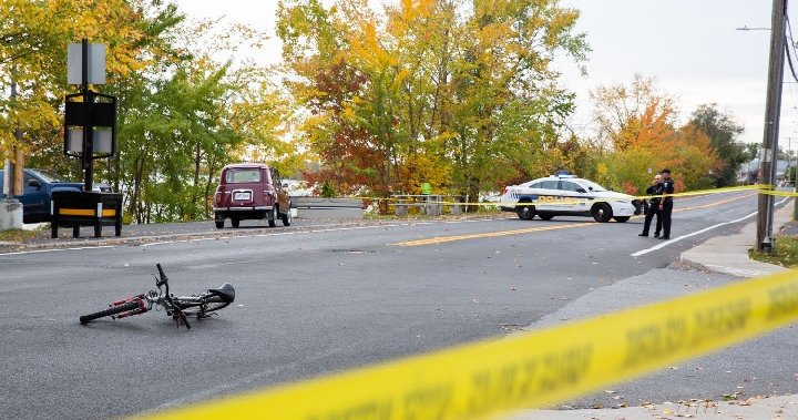 Police investigating after collision between cyclist, vehicle sends teen to Montreal hospital