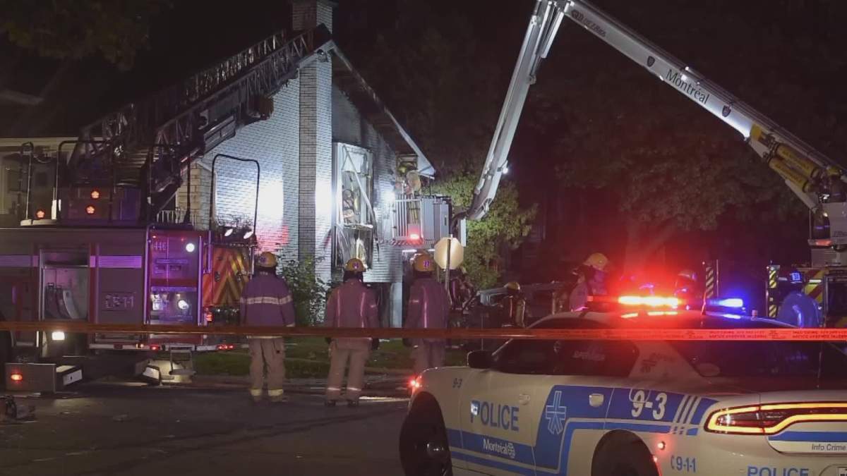 Arsonists set a car on fire in the Côte Saint-Luc district of Montreal. Wednesday, October 20, 2021.