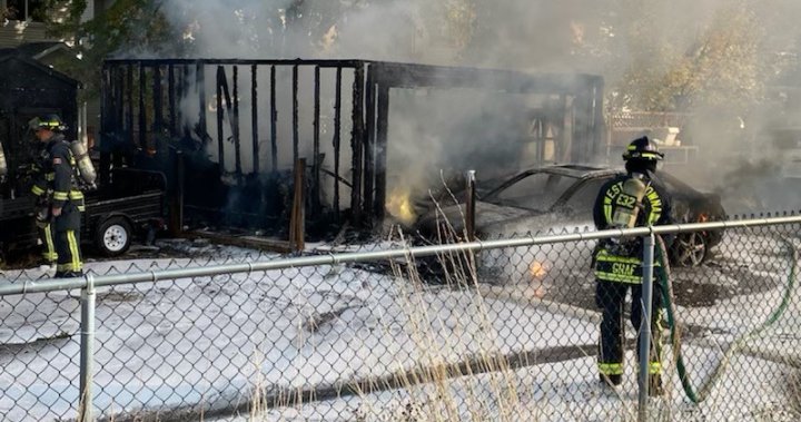 Garage, vehicle destroyed but homes saved in West Kelowna inferno