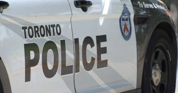Жена на 50 години беше блъсната и убита от камион за боклук в Торонто