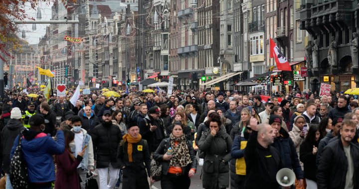 7 arrested in The Hague as protests against COVID-19 restrictions turn violent
