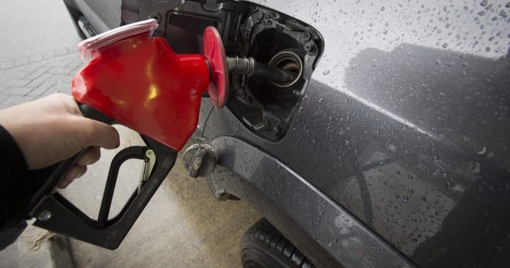 Gas prices expected to drop by at least 10 cents in most of Canada this weekend: analyst