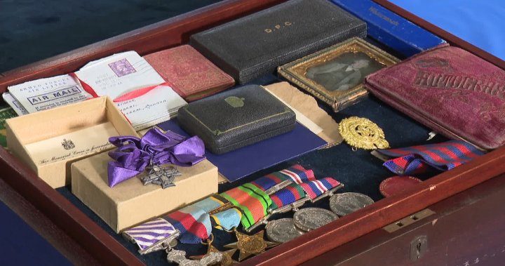Barang-barang milik penerbang RCAF yang terkenal ditemukan ditinggalkan di loteng