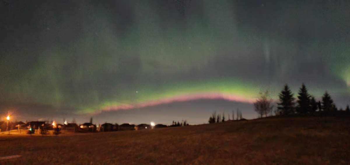 An aurora borealis spotted in Edmonton on Thursday, Nov. 4, 2021.