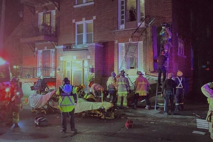 The second-floor balcony at an apartment in the 200 block of Frank Street collapsed Sunday night, injuring seven people.
