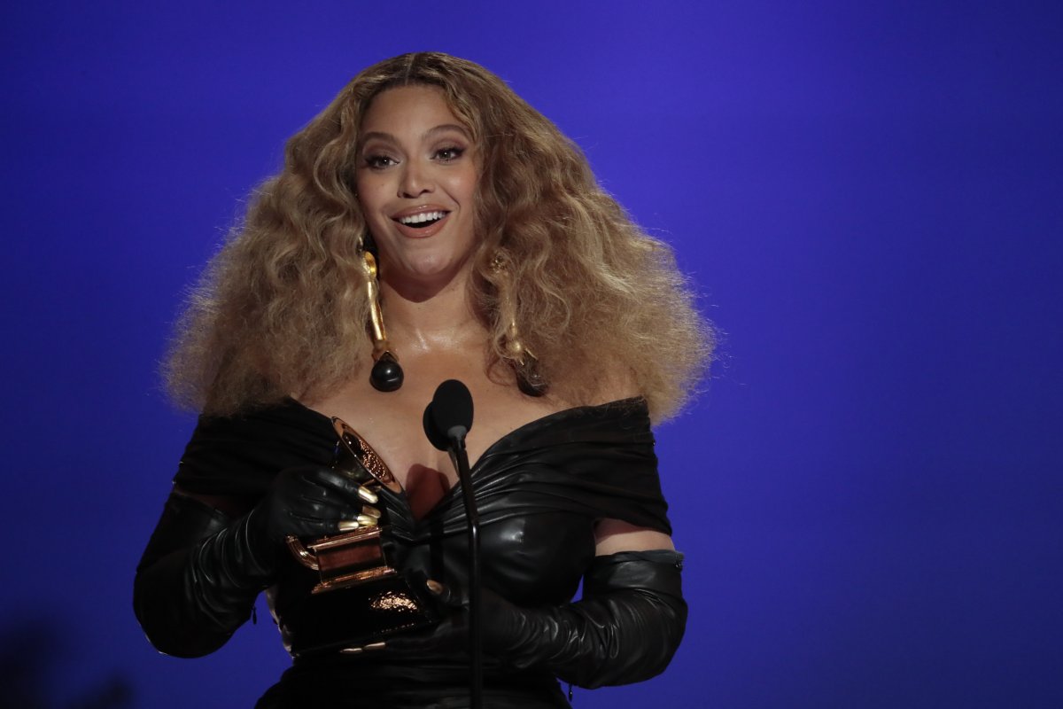 Beyoncé makes History with the Best Performance winning 28 Grammys, more that any female or male performer, accepts the award for Best Performance at the 63rd Grammy Award outside Staples Center.