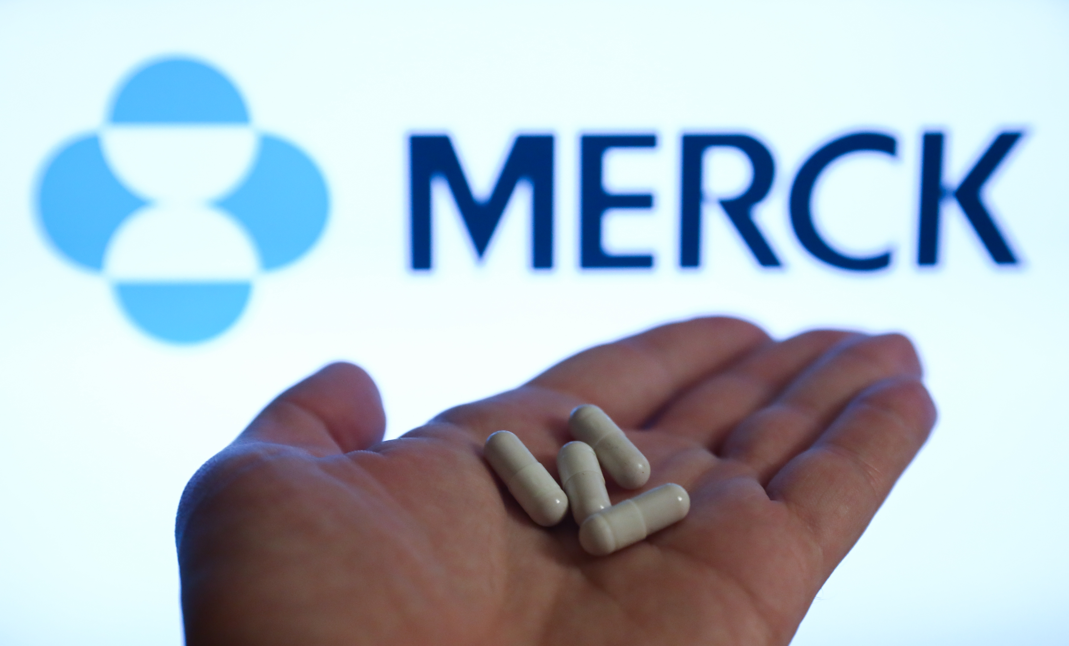 FDA Panel Backs Merck’s COVID-19 Pill, Company Touts Effectiveness ...