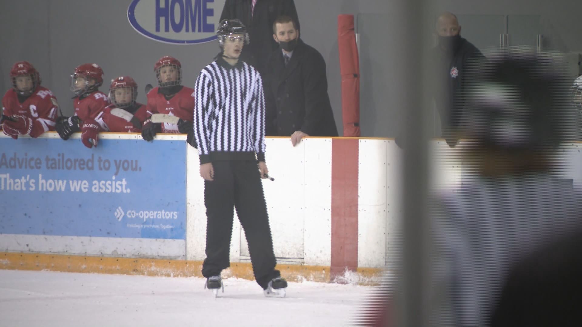 B.C. minor hockey grappling with chronic referee shortage | Globalnews.ca