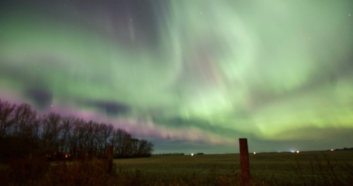 Another spectacular aurora borealis lights up Alberta sky