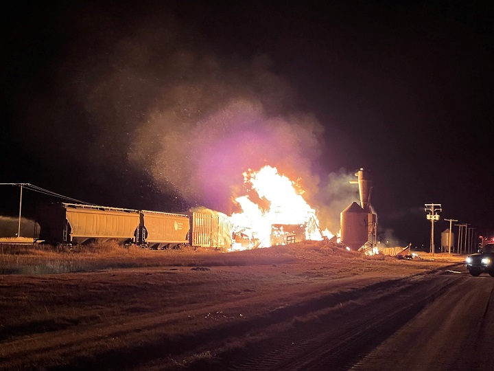 Rouleau, Sask. grain elevator seen on ‘Corner Gas’ destroyed by fire - image