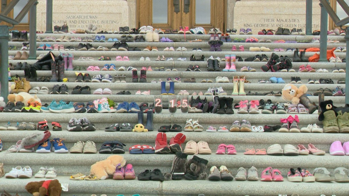 Tribute items on Saskatchewan Legislative Building steps to be donated - image