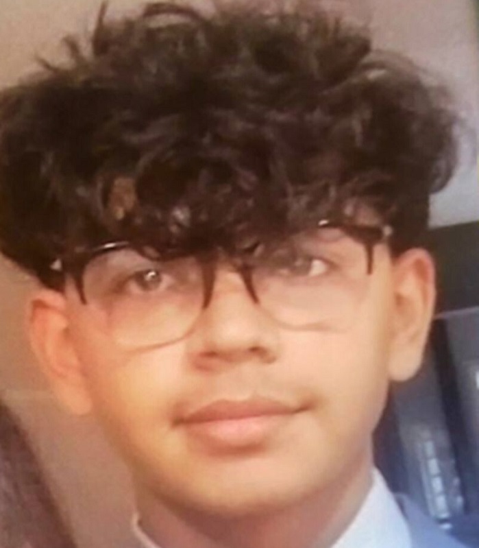 Разплаквайки се на трибуната в съдебната зала на University Avenue