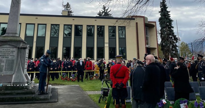Hundreds gather in Penticton for Remembrance Day ceremony