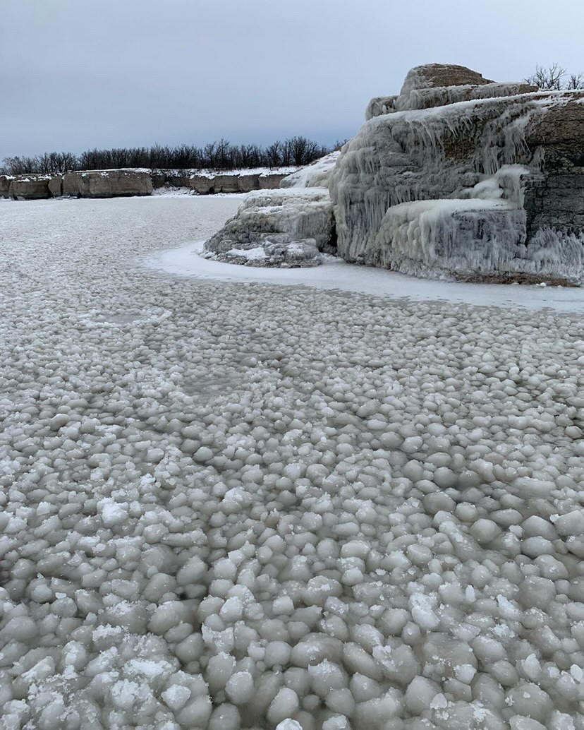 Rare phenomenon covers Steep Rock, Man. waterfront with icy orbs - Winnipeg