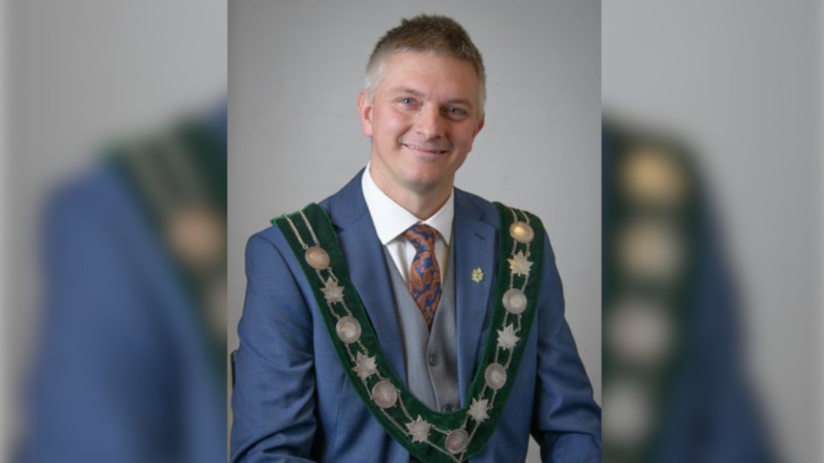 The mayor of West Lincoln, Ont., Dave Bylsma is the subject of another apology issued by Niagara's regional chair for language used in a  help-wanted post.