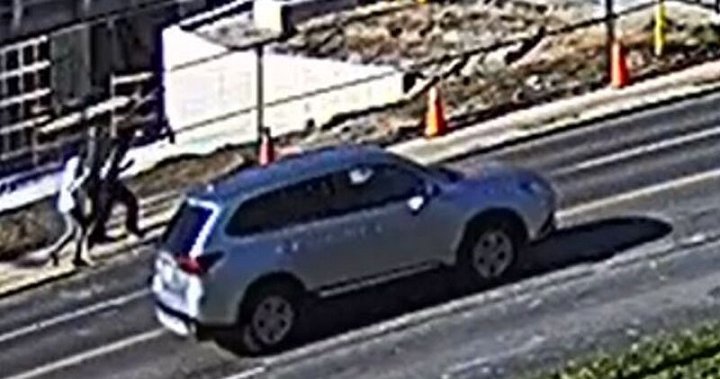 Toronto police issue warning about man allegedly trying to lure teenage girls into his car – Toronto