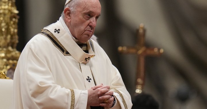 Pope Frances urges parents to support their gay children