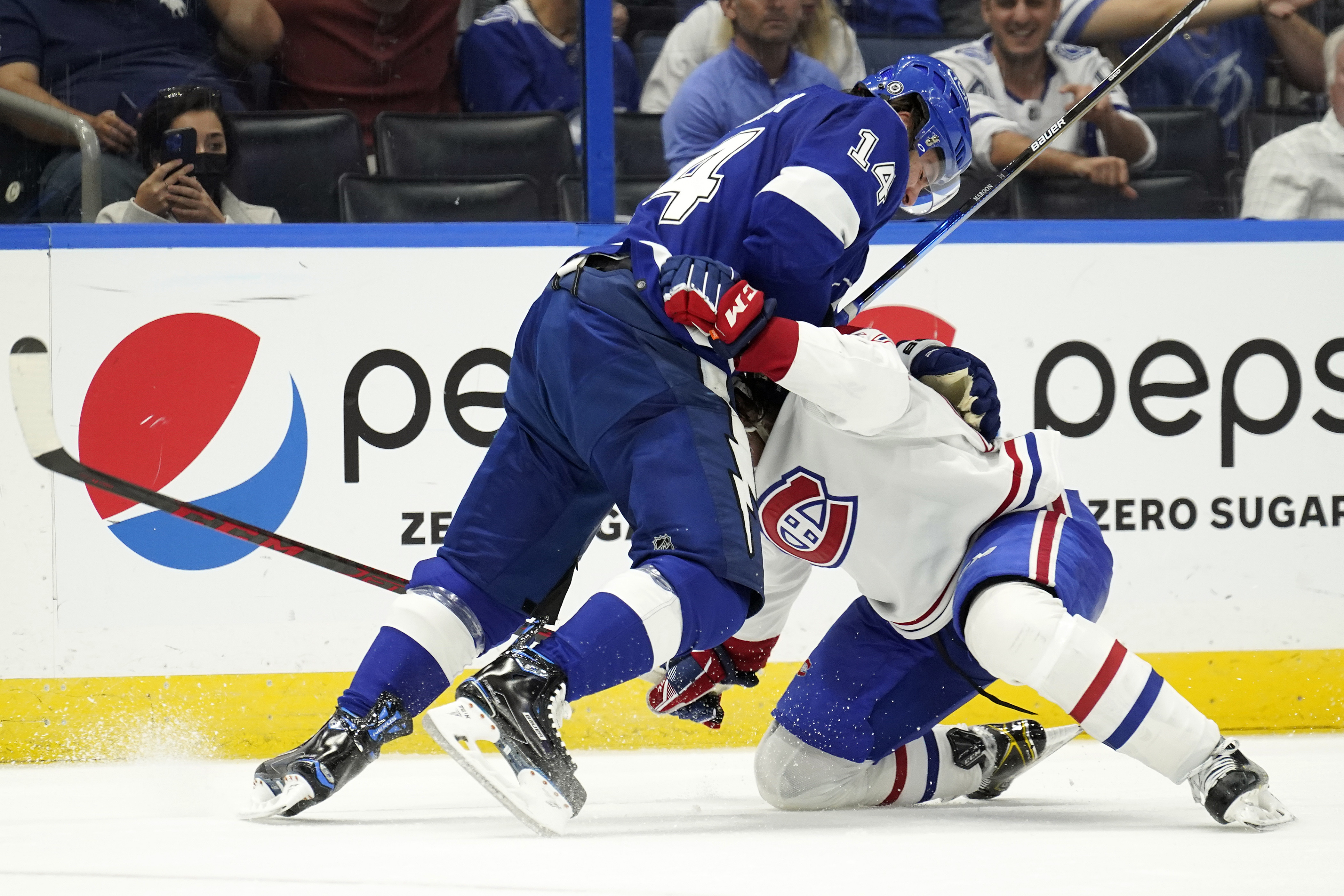 Lightning score 4 unanswered goals en route to comfortable win over  Canadiens