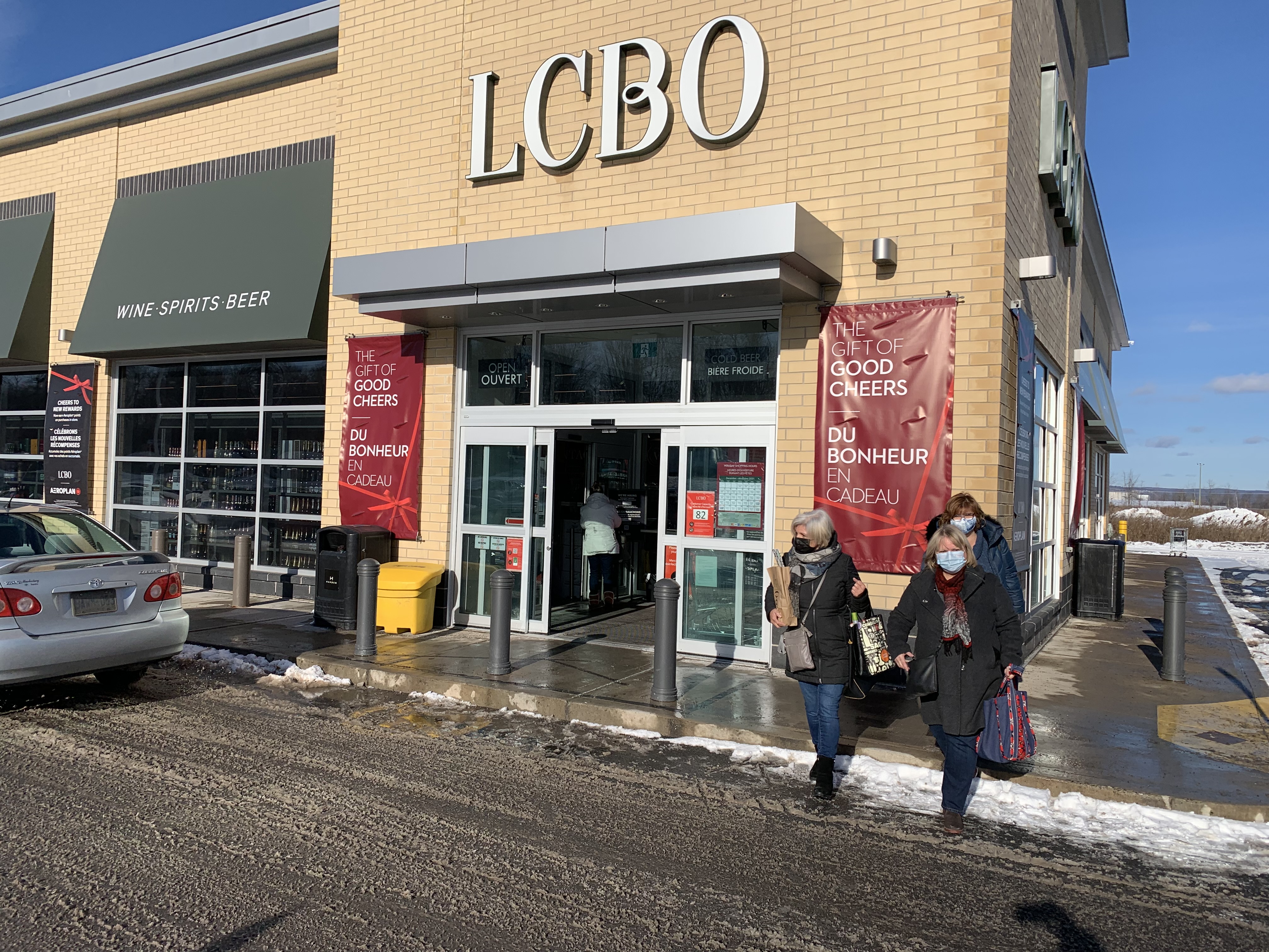 Quebecers Flocking To Ontario Liquor Stores For Alcohol Purchases   IMG 8543 