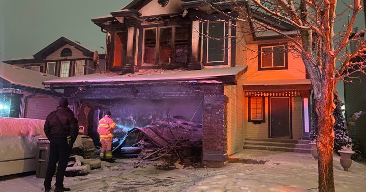 Edmonton crews fight garage fire in city’s southeast