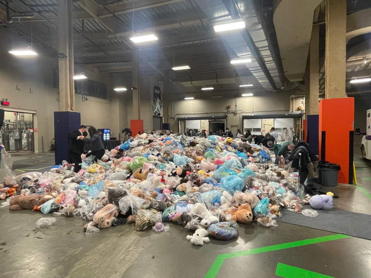 Teddy-bear-toss-oil-kings-2021-ched-630-Edmonton