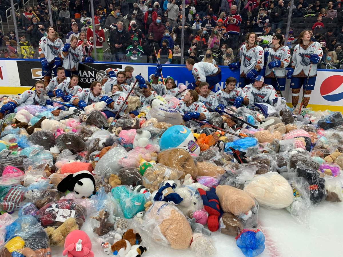Teddy-bear-toss-oil-kings-2021-ched-630-Edmonton