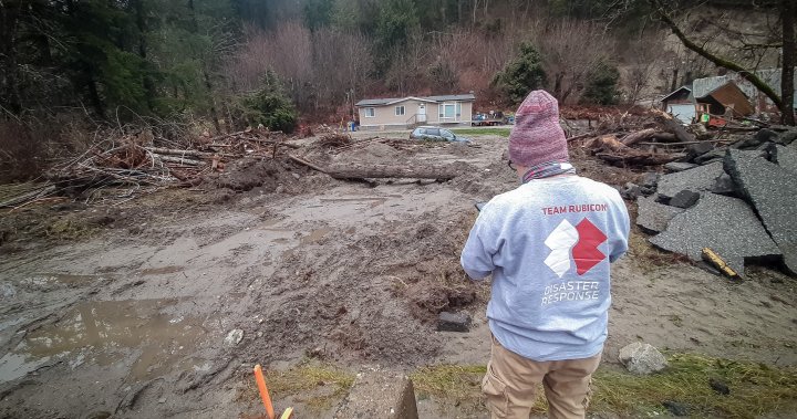 Volunteers join forces to help with B.C. flood relief
