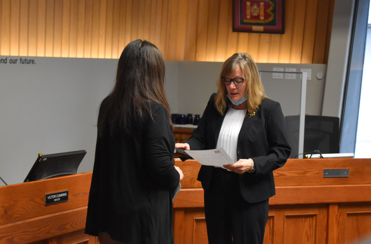 Teresa Durning, right, seen here being sworn in on Tuesday, topped a field of 11 candidates for the vacant city council spot, winning by just 14 votes. 
