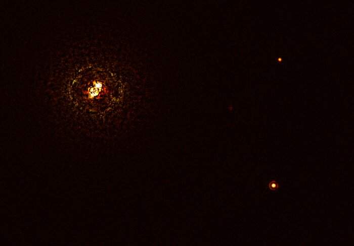 This image shows the most massive planet-hosting star pair to date, b Centauri, and its giant planet, b Centauri b.