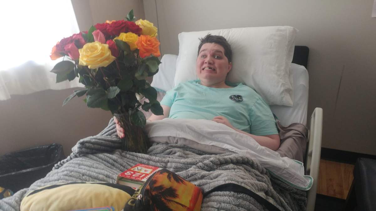 Jessie Simpson's mom is looking for Christmas cards for her son this year. 